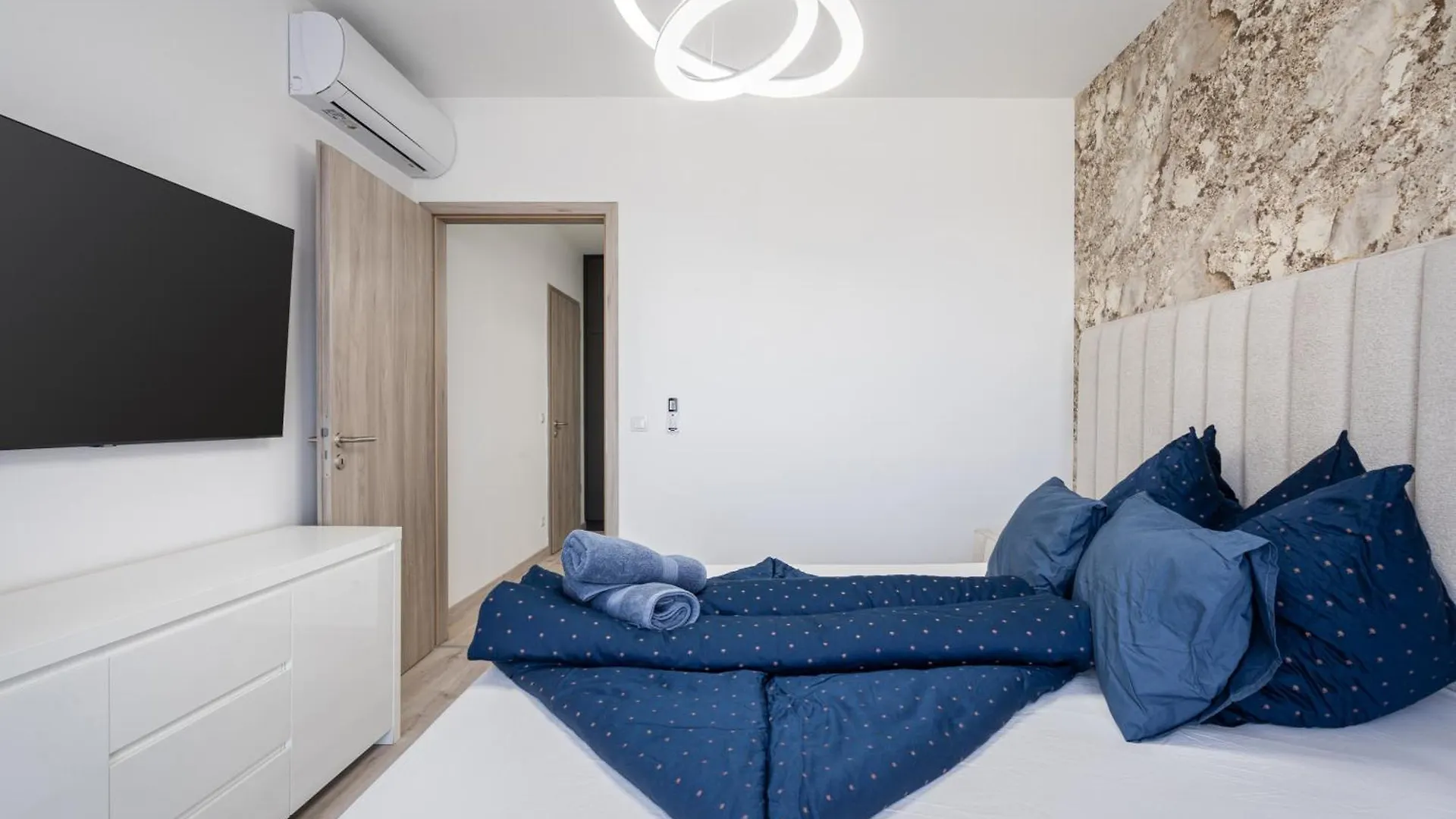 Corvin 5 Stars Luxury Apartment With Free Parking Budapešť 0*,  Maďarsko