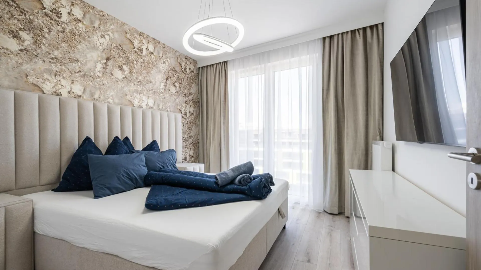 Corvin 5 Stars Luxury Apartment With Free Parking Budapešť 0*,  Maďarsko